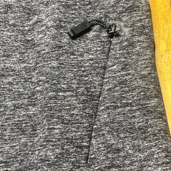 Lululemon Long Sleeve Crew Neck Performance Tee Size Medium Color Grey Soft - Picture 13 of 15
